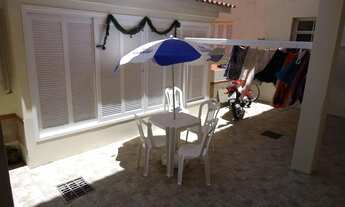 Imagem 6: De frente com sacada e vista mar