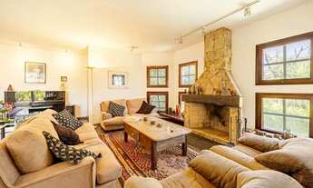 Imagem 5: Alphaville 5 - Casa em terreno de esquina e cercada por área verde