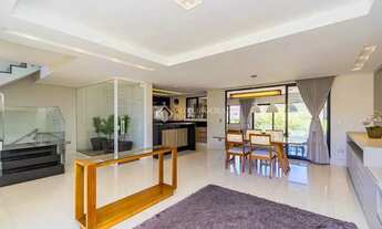 Imagem 2: Casa em condomínio com 3 suítes e 4 vagas no Bairro Alto