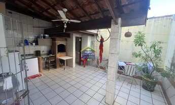 Imagem 3: Espaçoso Sobrado à Venda no Ocian com 4 Quartos e Churrasqueira