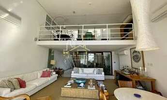 Imagem: A casa tem 458m² construídos, de frente