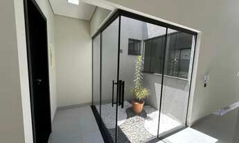 Imagem 5: Casa Moderna com Pé Direito Alto e Amplo Espaço nos Fundos- Direto com Proprietário!