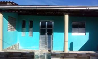 Imagem: Casa com 2 Quartos ária na frente e no