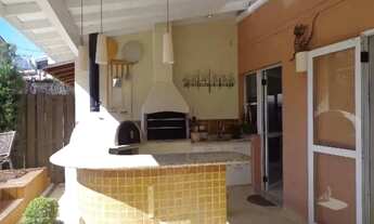 Imagem 7: Sobrado para aluguel e venda possui 180 metros quadrados com 4 quartos