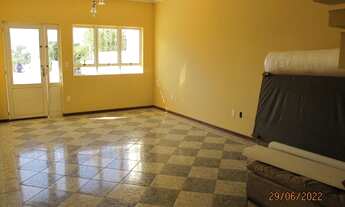 Imagem 2: Casa de condomínio com218mts com 4 quartos, piscina e churrasqueira