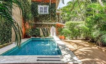 Imagem 2: Sobrado com 3 suítes, 4 banheiros e 2 vagas