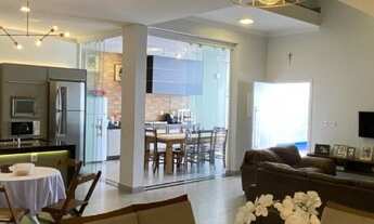 Imagem 4: Sobrado para venda tem 230 metros quadrados com 4 quartos