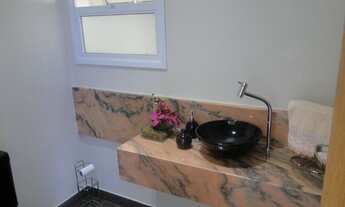 Imagem 4: Oportinidade, preço ocasião. Casa de condomínio para venda possui 420 metros quadrados com