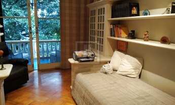 Imagem 5: MANSÃO MAGNIFICA - CERCADA DE VERDE - VARANDA - 6 QUARTOS - 2 SUITE MASTER - ÁREA EXTERN