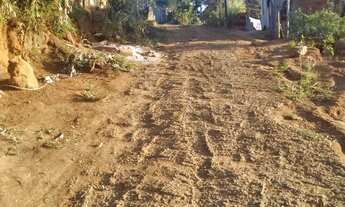 Imagem 2: Vendo uma casa com um grande terreno