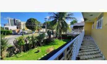 Imagem 2: Excelente casa com 4/4, 3 salas e uma ótima área de 720m²