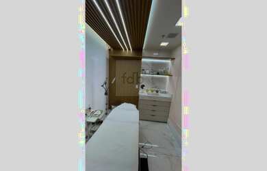 Imagem 4: OPORTUNIDADE ÚNICA Sala comercial montada para consultório, possui 75m² com decoração sofi