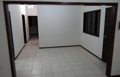 Imagem 7: Casa com 3 dormitórios para alugar no bairro Atiradores em Joinville/SC