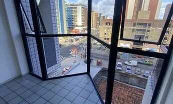 Imagem 3: Apartamento com varanda/sacada e excelente localização próximo a restaurantes e padarias l