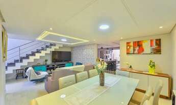 Imagem: Esplêndido sobrado de 03 dormitórios localizado