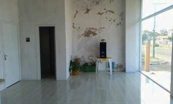 Imagem 4: Loja com fachada em vidro no bairro São José com 35m² e banheiro social. Marque uma visita