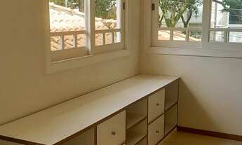 Imagem 3: Casa de condomínio sobrado para aluguel possui 320 metros quadrados com 4 quartos