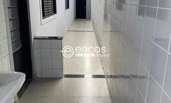 Imagem 2: Excelente casa com 3 quartos para venda no bairro Alto Umuarama