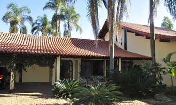 Imagem 2: Casa de condomínio para venda possui 680 metros quadrados com 5 quartos