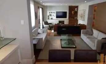 Imagem 3: Apartamento reformado com 212m² de área útil, 4 dormitórios sendo 2 suítes, 4 vagas