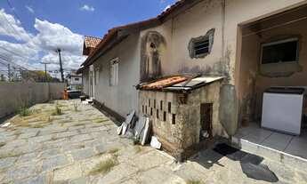 Imagem 2: Casa de esquina à venda no bairro Santa Rosa