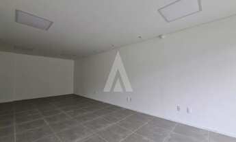 Imagem 5: Sala comercial de 44,72m² com 01 banheiro e vaga de estacionamento rotativa frontais