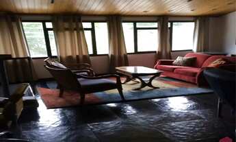 Imagem 2: Sobrado em área comercial em frente ao forum