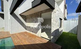 Imagem 3: Sobrado de Esquina na 407 Sul com 3 suíte sendo 1 com closet e sacada com 149,70 m² a vend