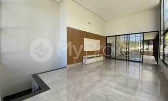 Imagem 5: Casa com 4 suítes e 296 m² construídos no Condomínio do Lago