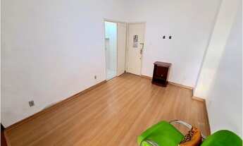 Imagem: Sala e quarto sem vaga em Copacabana