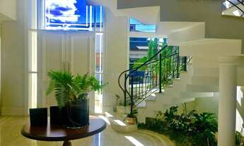 Imagem 2: Casa no condomínio Moinho de Vento para venda tem 600 metros quadrados com 5 quartos