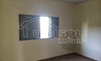 Imagem 7: A Unisol Imóveis aluga casa com três dormitórios e garagem para dois carros próximo ao Col