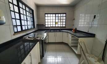 Imagem 7: Imóvel comercial para aluguel e venda possui 200 metros quadrados com 4 quartos