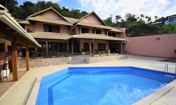 Imagem: Casa com 4 quartos (2 suítes), piscina