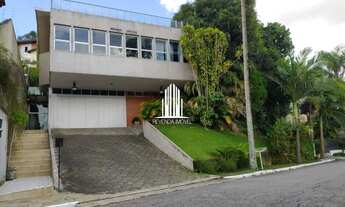 Imagem 2: Casa Asoobradada 522m² Terreno 1098m² 4 Quartos 4 Suítes 5 Vagas de Garag. Churrasq. Câmer