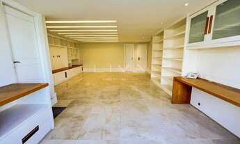 Imagem 5: Cobertura triplex completamente reformada na quadra da praia do Leblon!