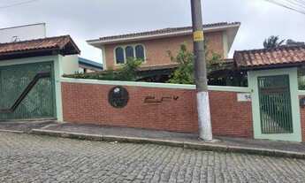 Imagem: Linda Casa com Piscina próxima ao centro