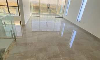 Imagem 6: Casa de condomínio para venda possui 250 metros quadrados com 4 quartos