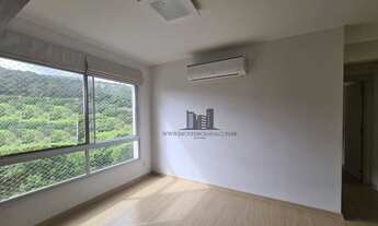 Imagem 3: Apartamento semimobiliado de 2 dormitórios com box duplo localizado no Jardim Carvalho, Po