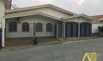 Imagem 2: Ótima casa para locação, com 03 dormitórios, sendo 01 suíte, 01 sala, 01 sala de jantar, 0