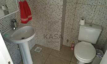 Imagem 6: Loja com fachada em vidro no bairro São José com 35m² e banheiro social. Marque uma visita