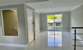 Imagem 2: BELISSIMA Casa de condomínio sobrado com 280 metros NOVINHO com 4 Dormitórios