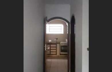 Imagem 6: Sobrado para aluguel possui 200 metros quadrados com 4 quartos