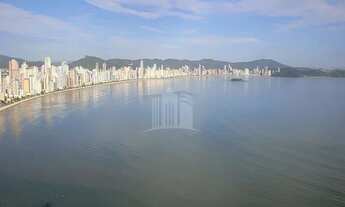 Imagem 3: Cobertura duplex com piscina de frente para o mar no Ibiza Towers em Balneário Camboriú