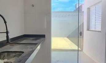 Imagem 2: Casa para venda com 65 metros quadrados com 2 quartos em Jardim Europa - Uberlândia - MG