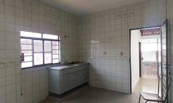 Imagem 7: Sobrado para venda possui 450 metros quadrados com 6 quartos em Monte Castelo - Campo Gran