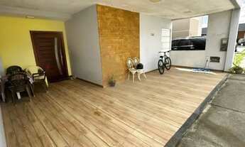 Imagem 2: Casa 2/4 c/ Suíte no Cond. Veneza - Garagem Coberta - Av. dos Coqueiros