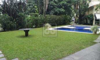 Imagem 2: MANSÃO MAGNIFICA - CERCADA DE VERDE - VARANDA - 6 QUARTOS - 2 SUITE MASTER - ÁREA EXTERN