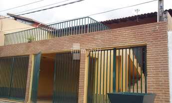 Imagem 2: Casa em bairro tranquilo, com 3 dormitórios e 1 suíte