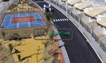 Imagem: T - Linda casa com 2 quartos com quintal